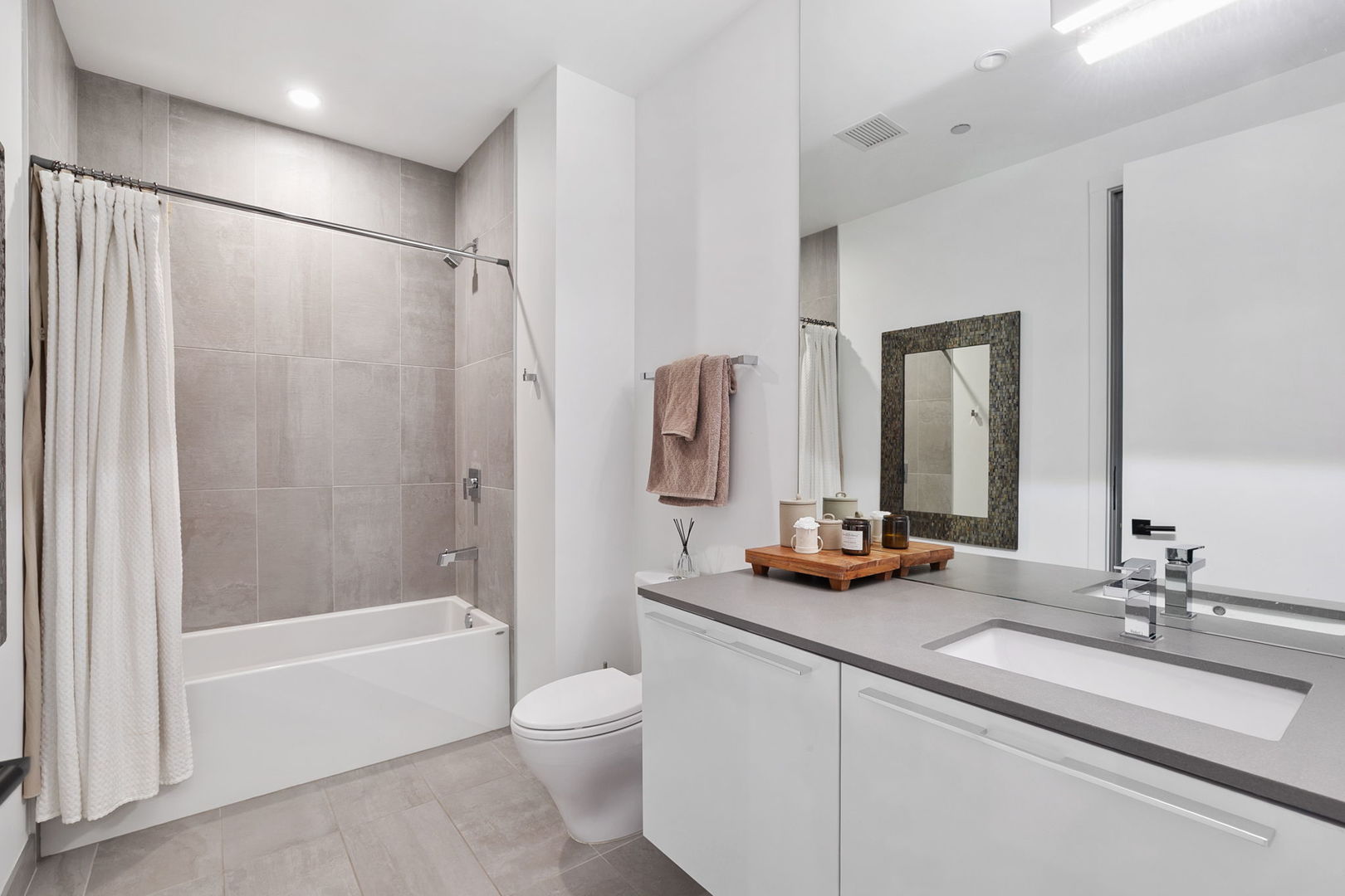 111 S Peoria Street Unit: 506