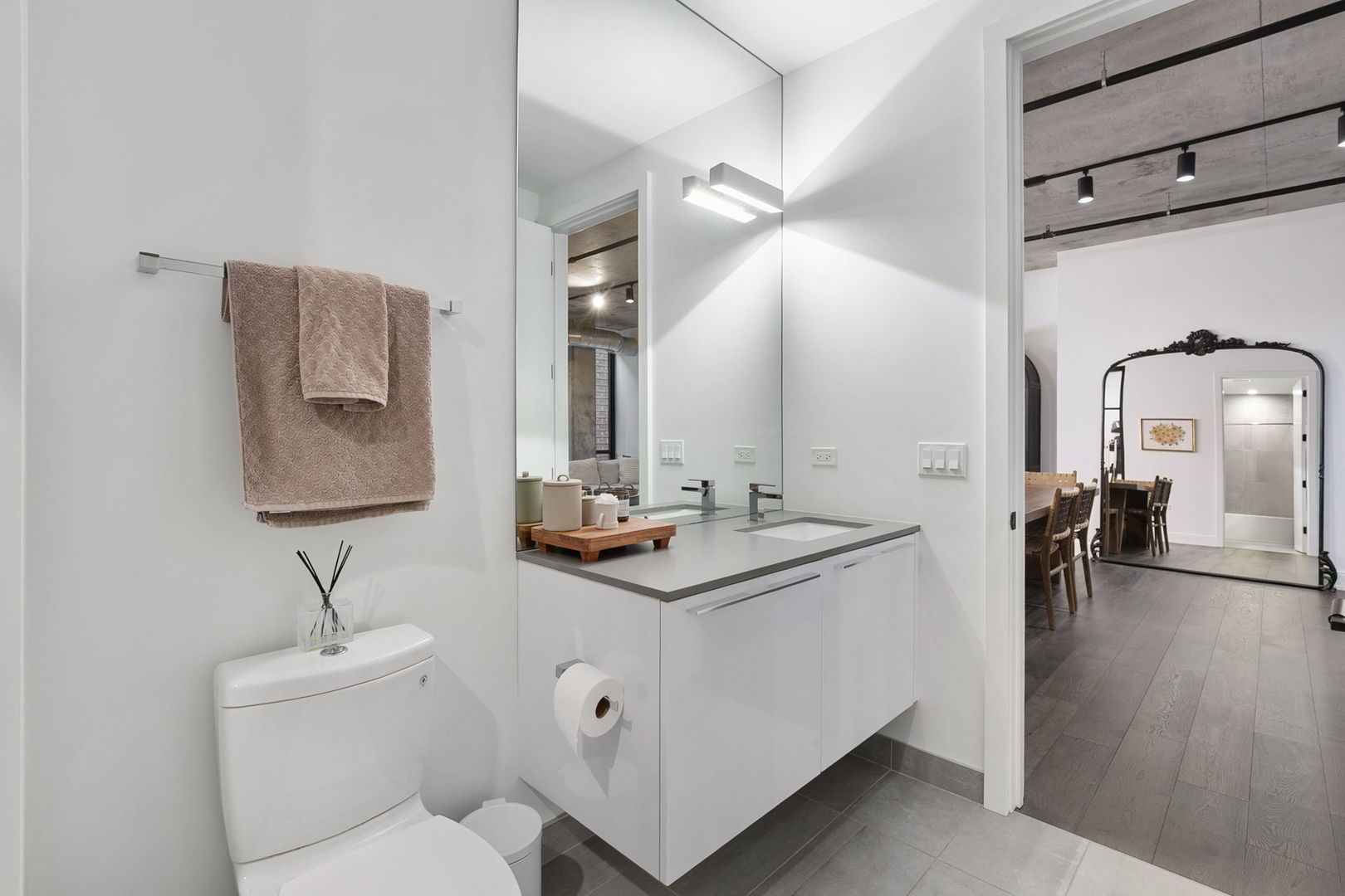 111 S Peoria Street Unit: 506