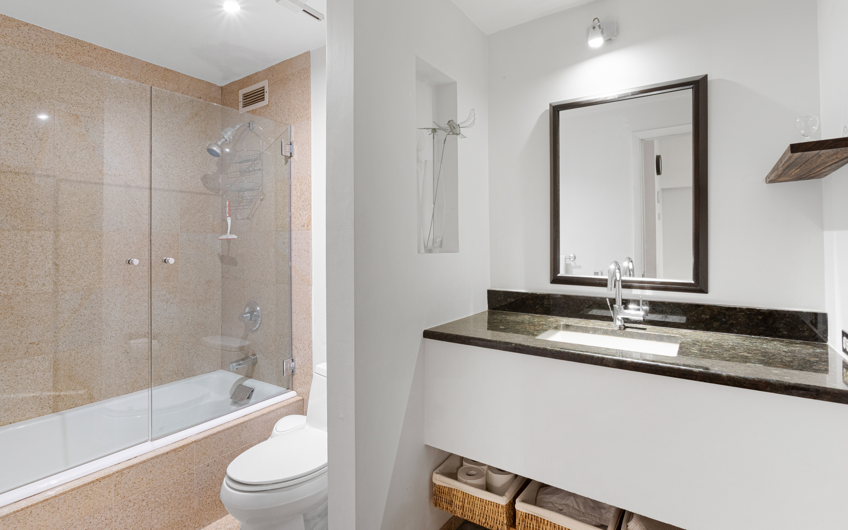 110 E Delaware Place Unit: 401