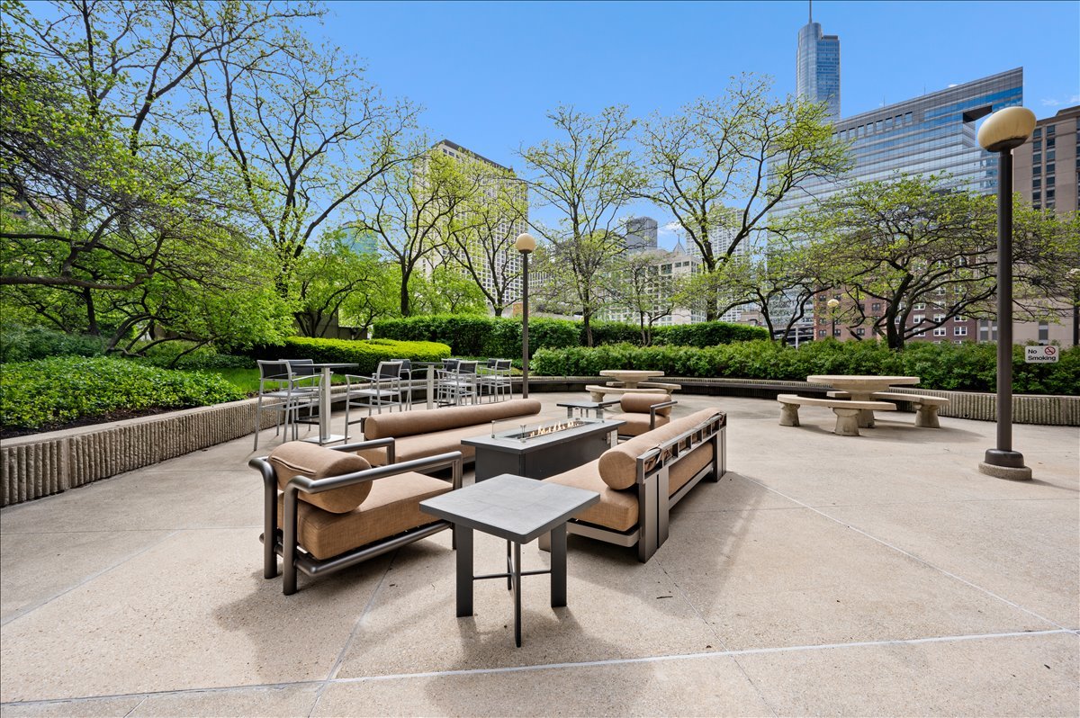 10 E ONTARIO Street Unit: 4602