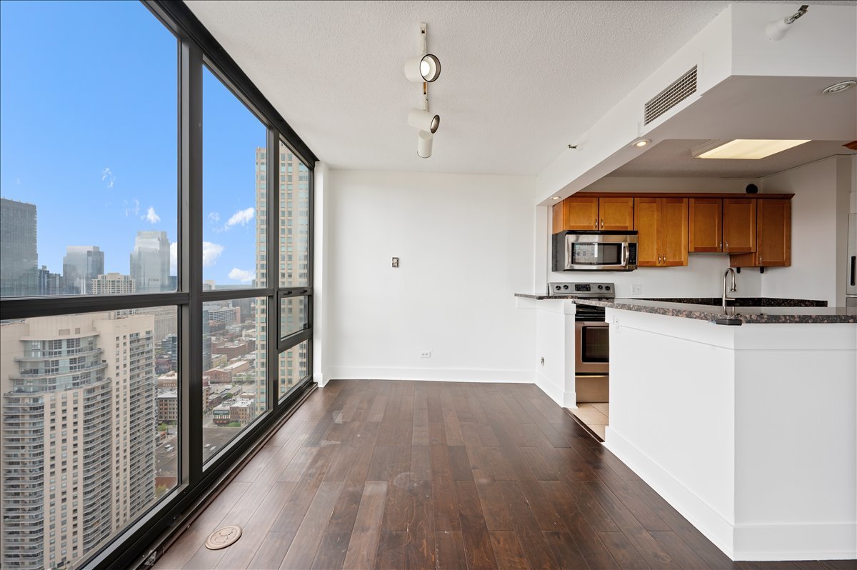 10 E ONTARIO Street Unit: 4602