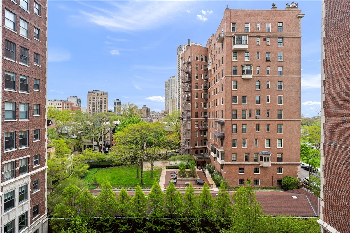 2440 N Lakeview Avenue Unit: 6C