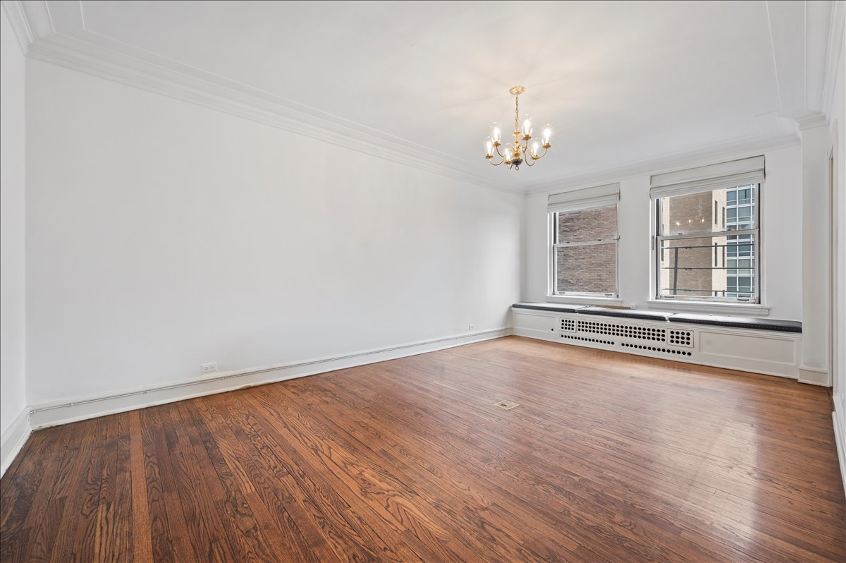 2440 N Lakeview Avenue Unit: 6C