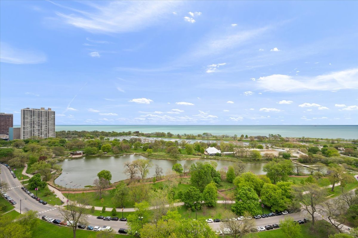 2440 N Lakeview Avenue Unit: 6C