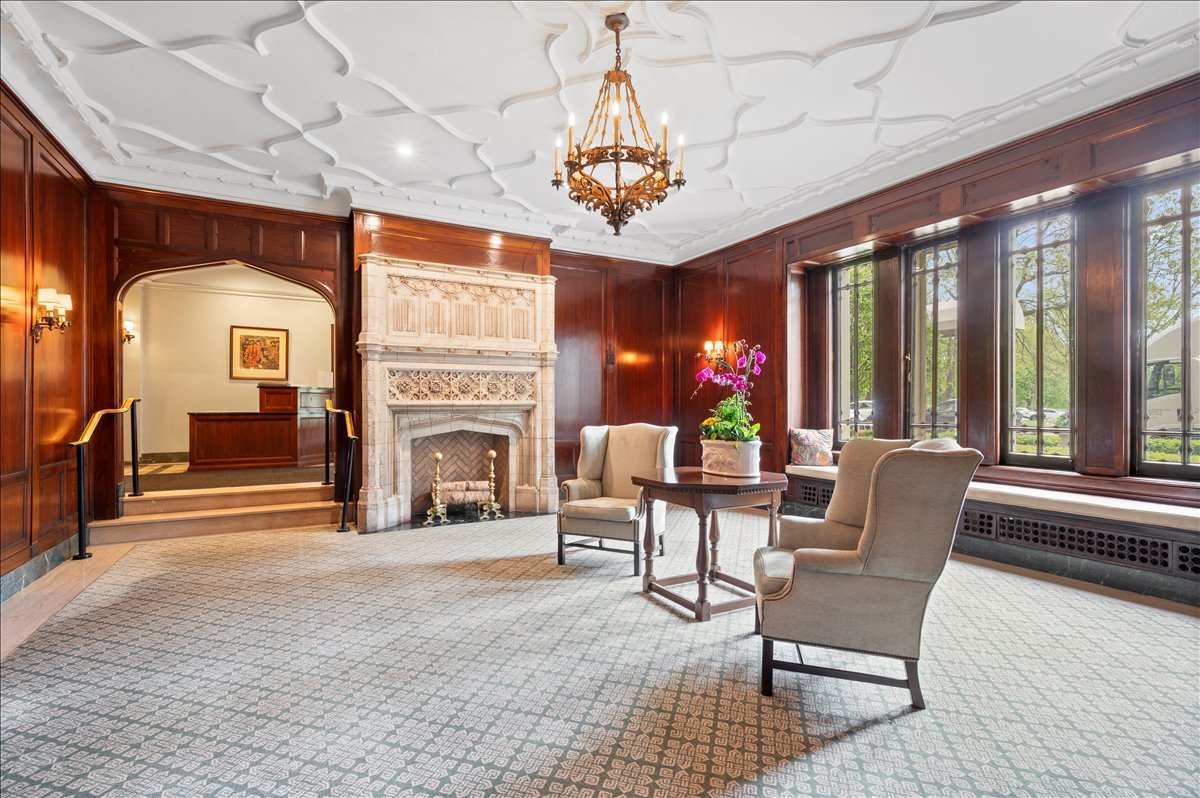 2440 N Lakeview Avenue Unit: 6C