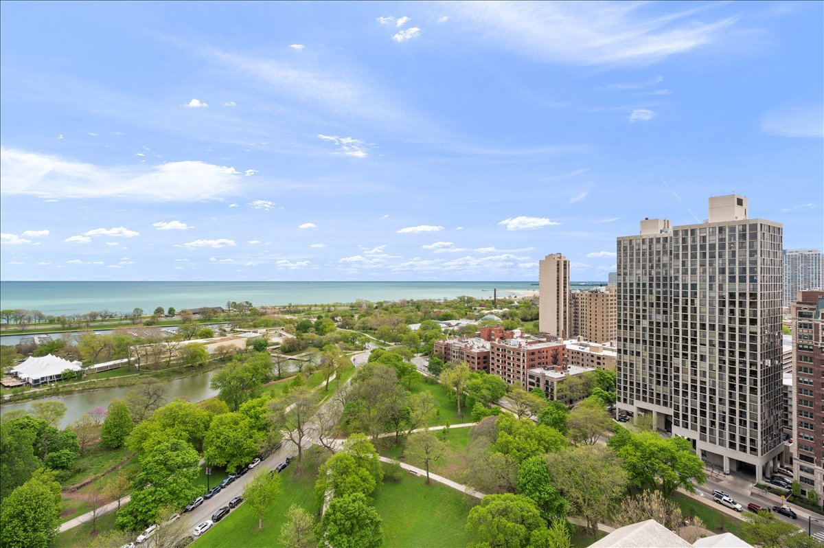 2440 N Lakeview Avenue Unit: 6C