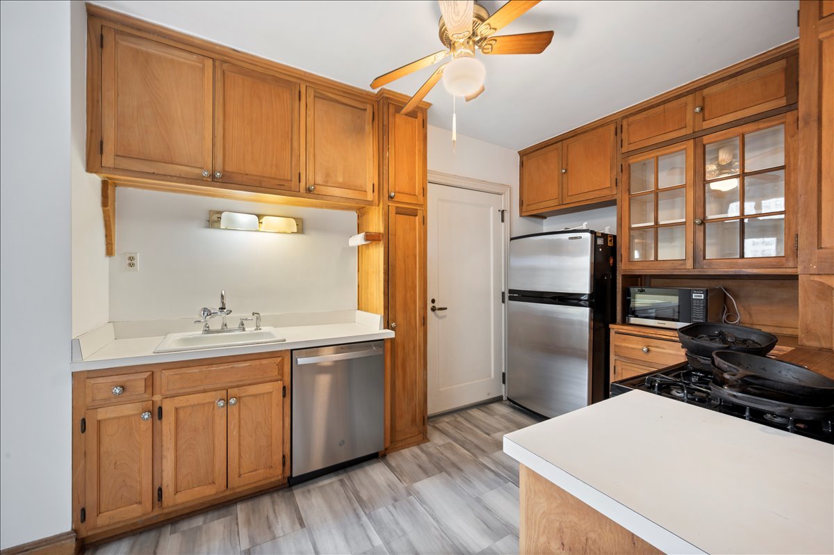 2440 N Lakeview Avenue Unit: 6C