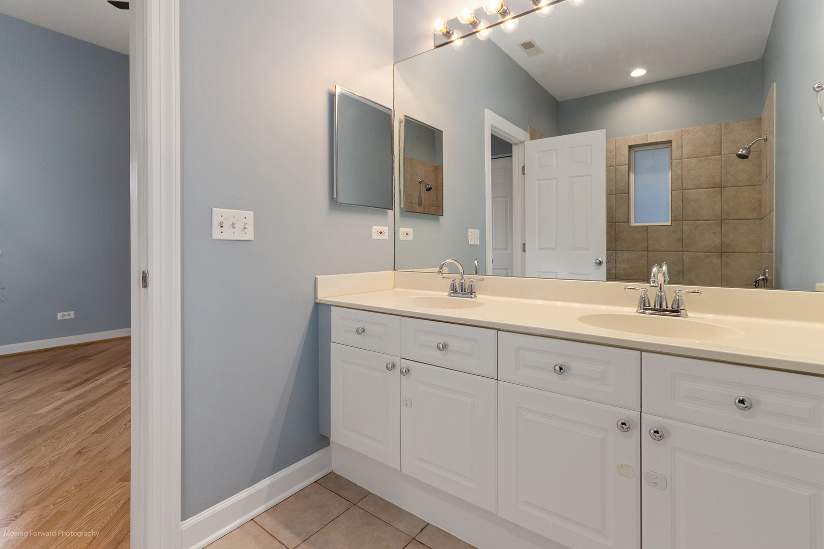 2352 W Bloomingdale Avenue Unit: 3W
