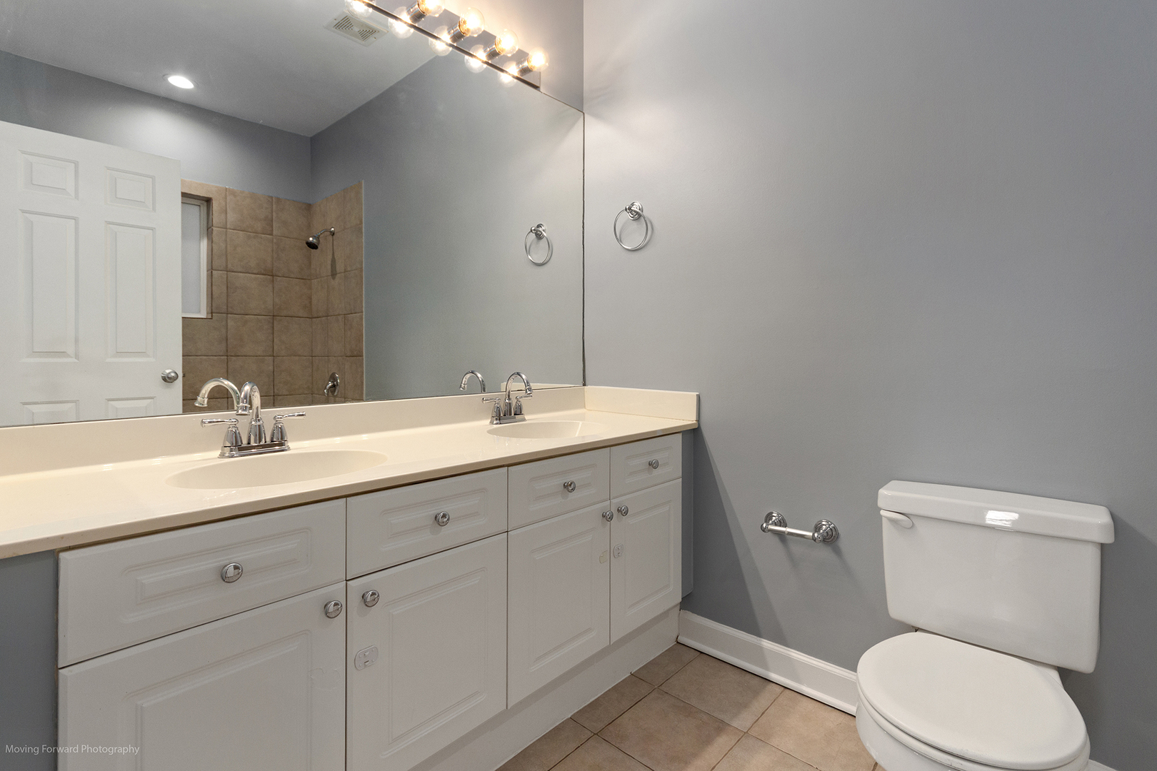 2352 W Bloomingdale Avenue Unit: 3W