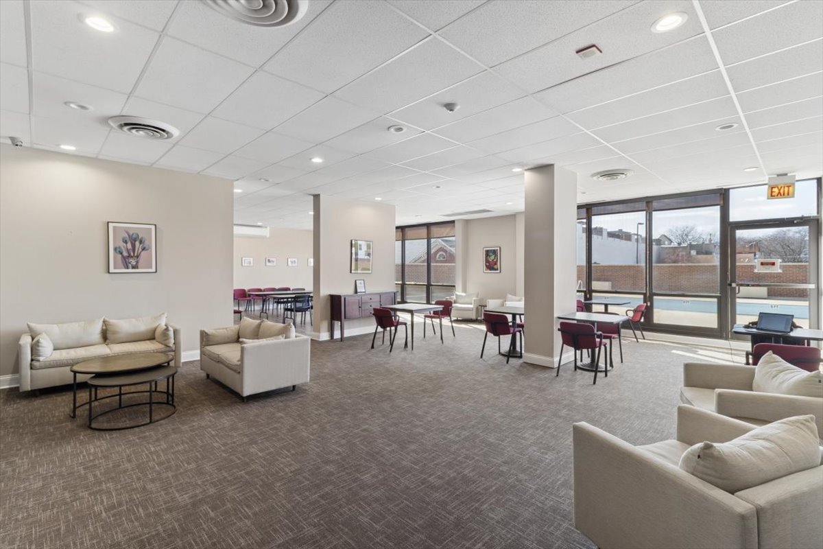 1636 N Wells Street Unit: 1011