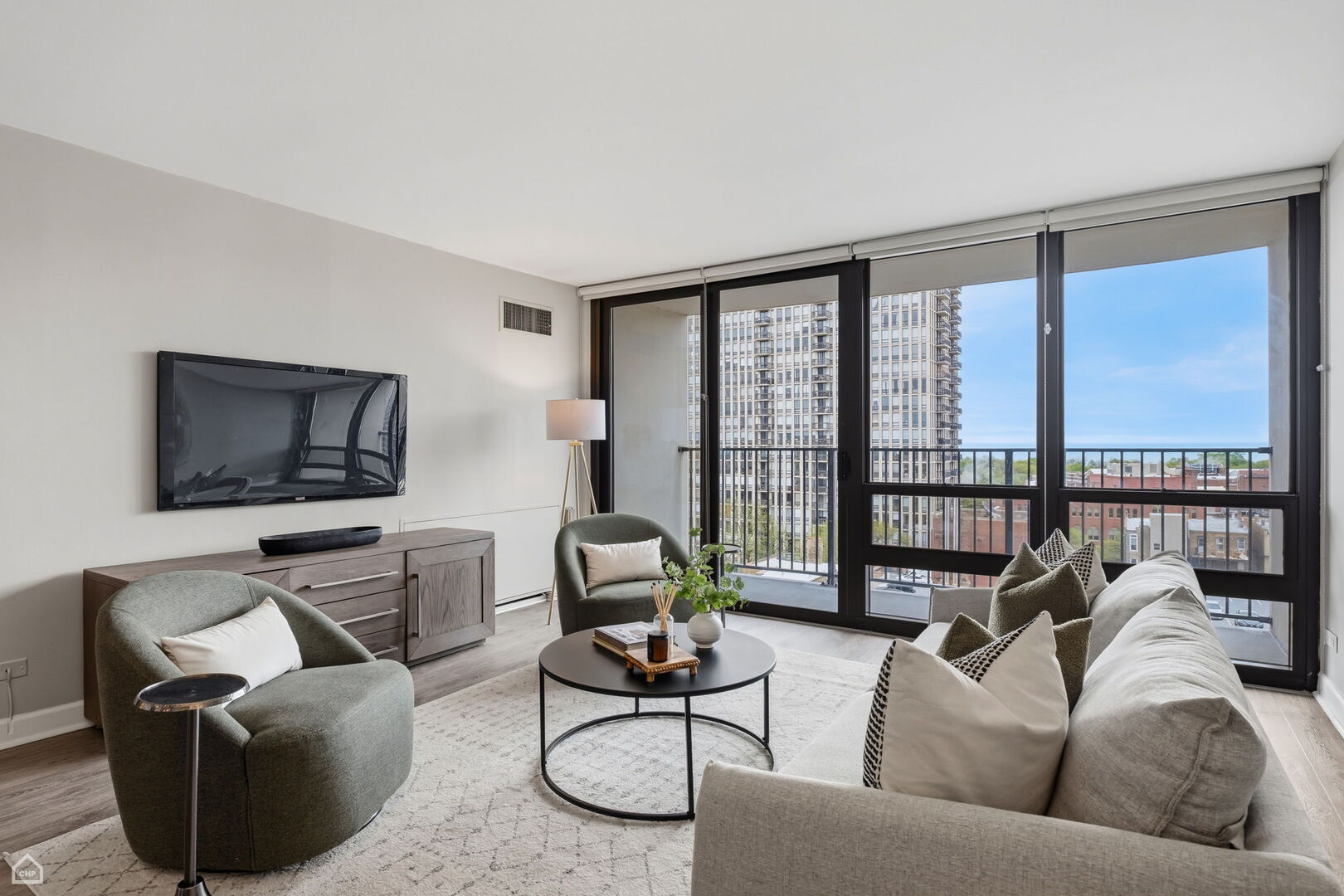 1636 N Wells Street Unit: 1011