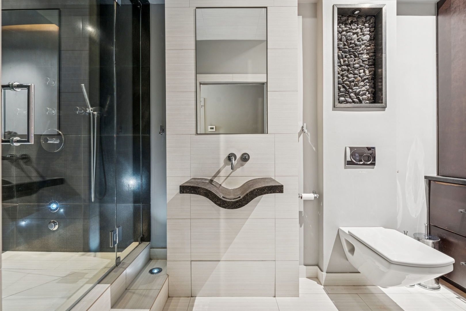 165 N Canal Street Unit: 723