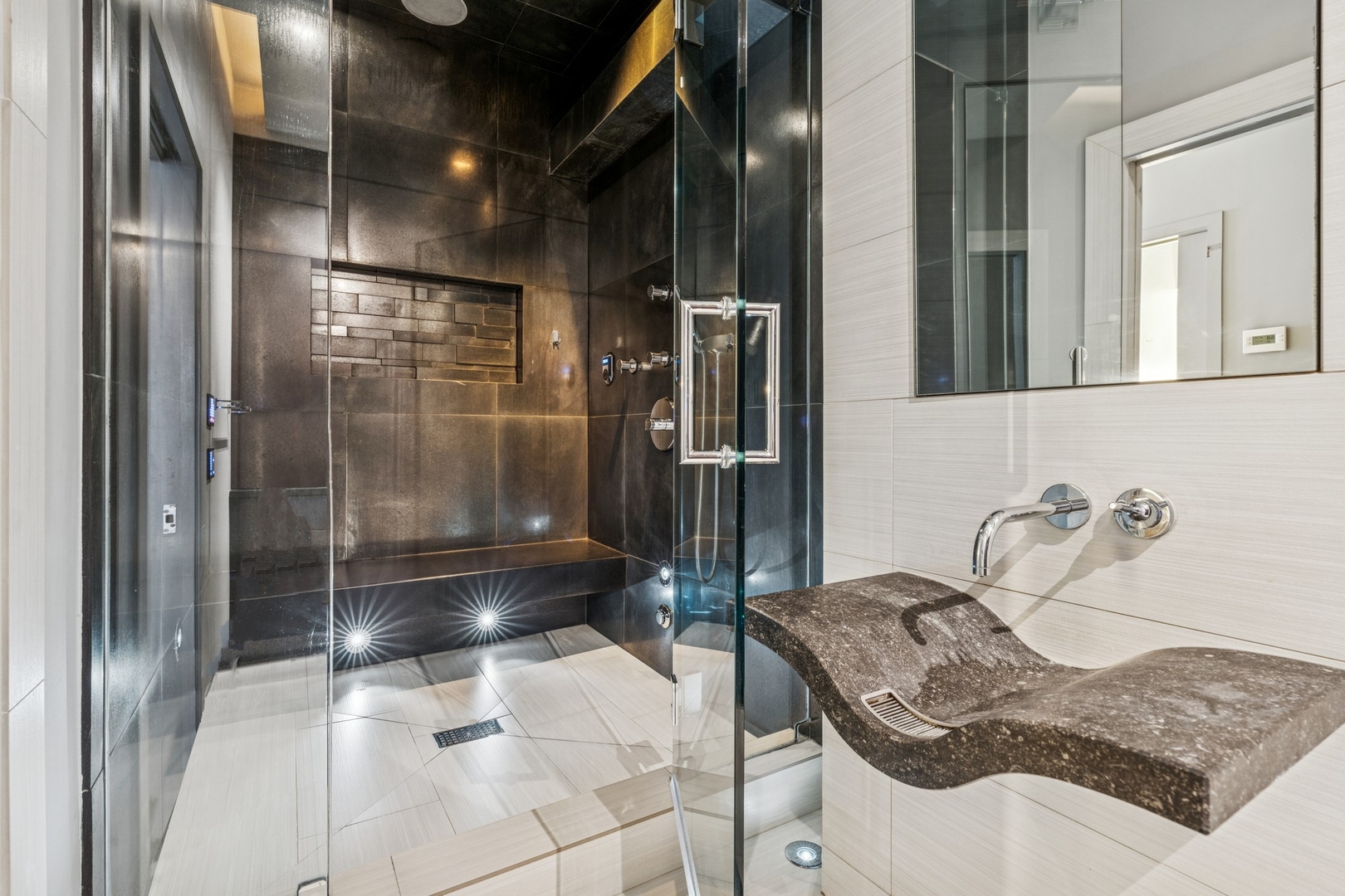 165 N Canal Street Unit: 723