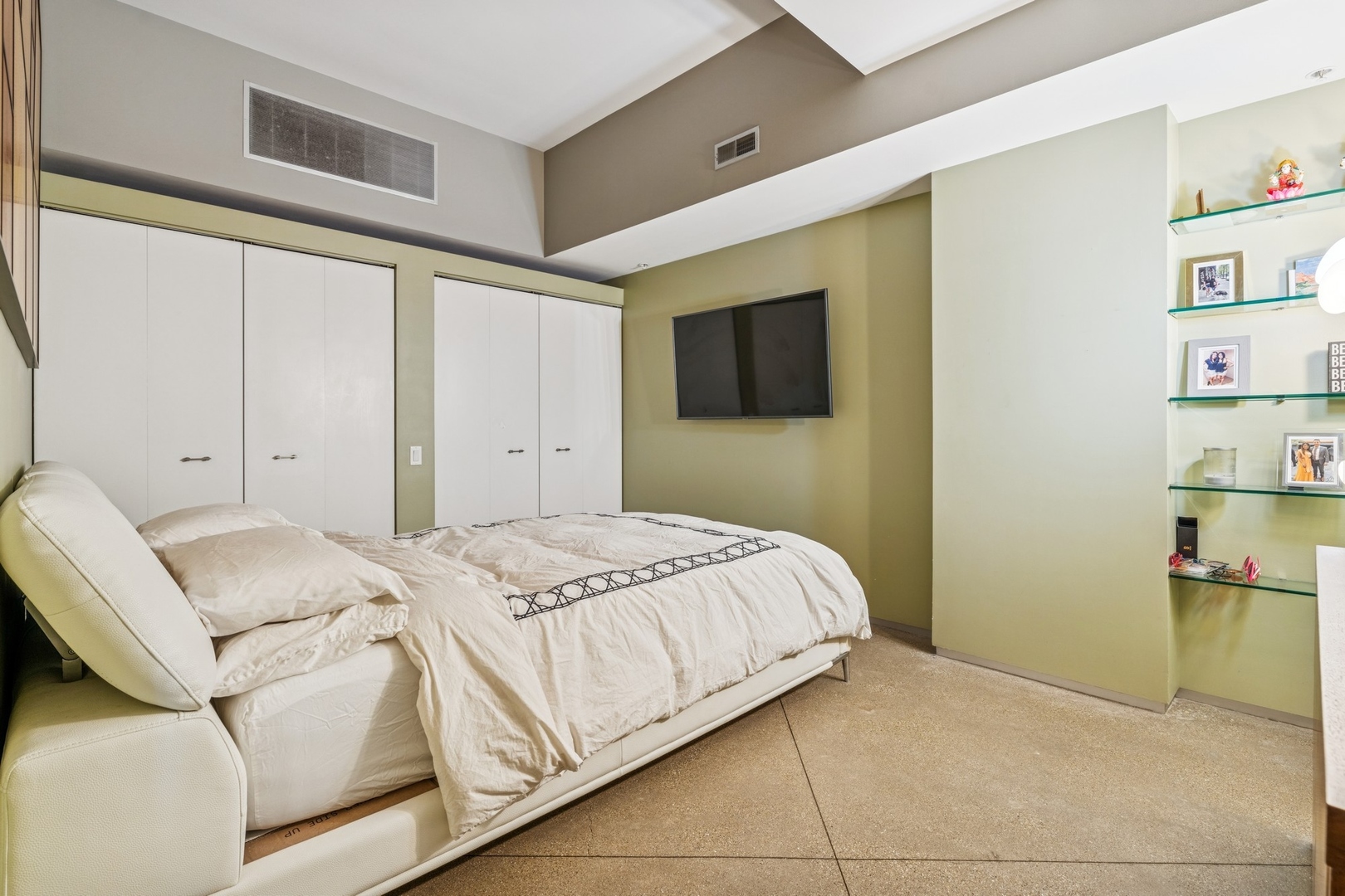 165 N Canal Street Unit: 723