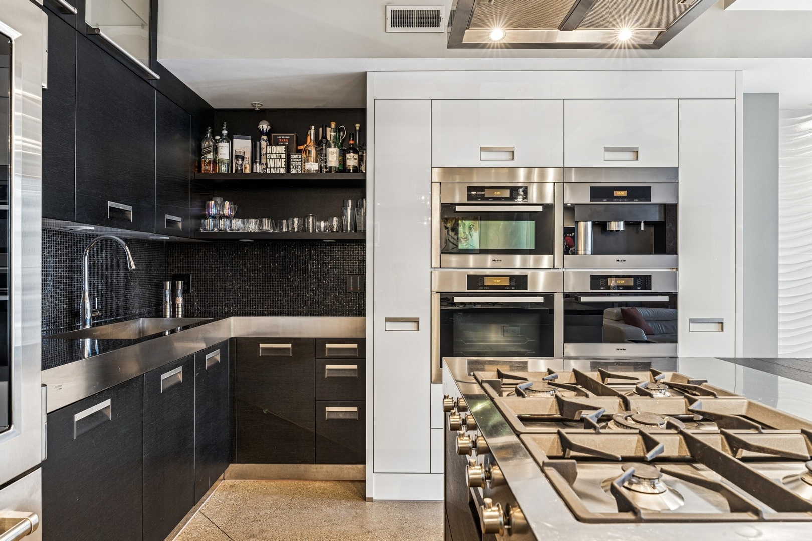 165 N Canal Street Unit: 723