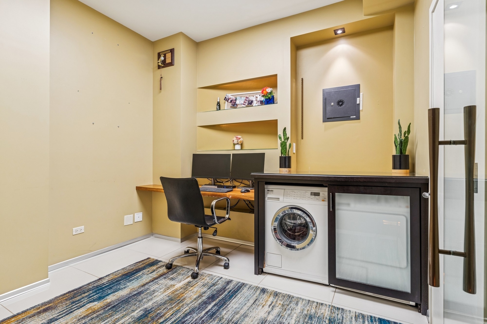 165 N Canal Street Unit: 723