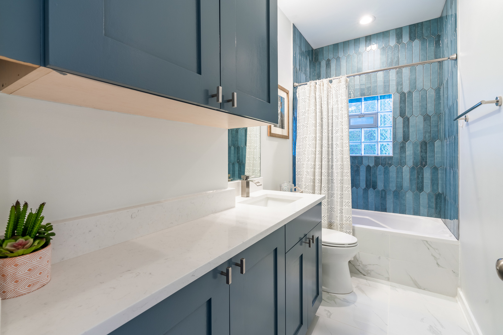 1425 W Grand Avenue Unit: 3E