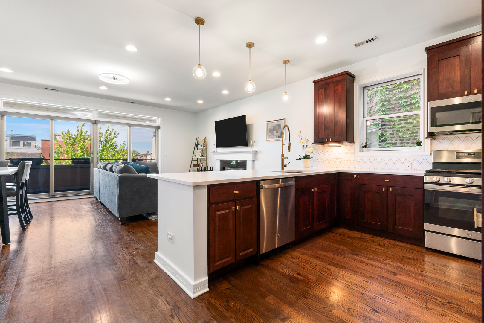 1425 W Grand Avenue Unit: 3E