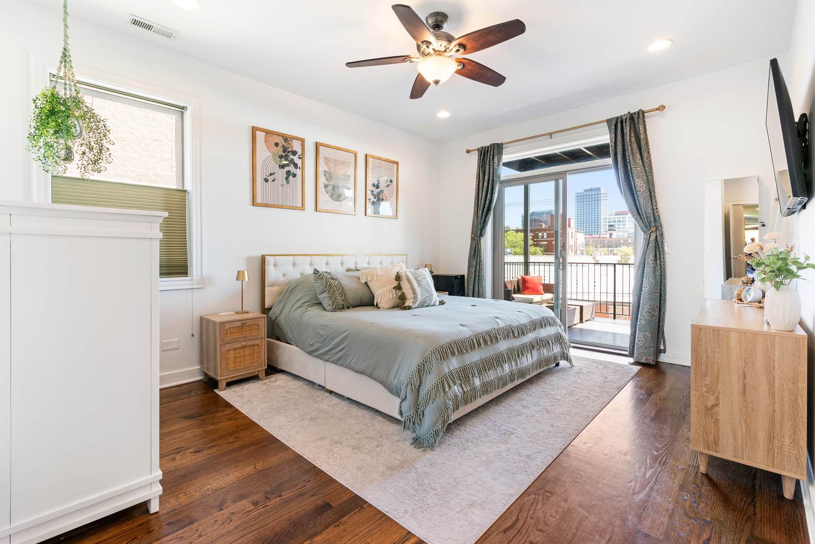 1425 W Grand Avenue Unit: 3E