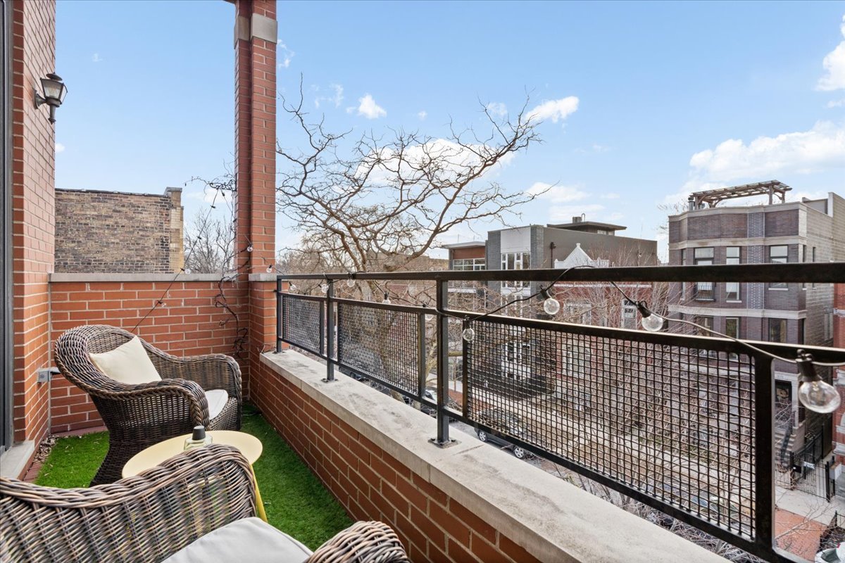 1541 N Artesian Avenue Unit: 3