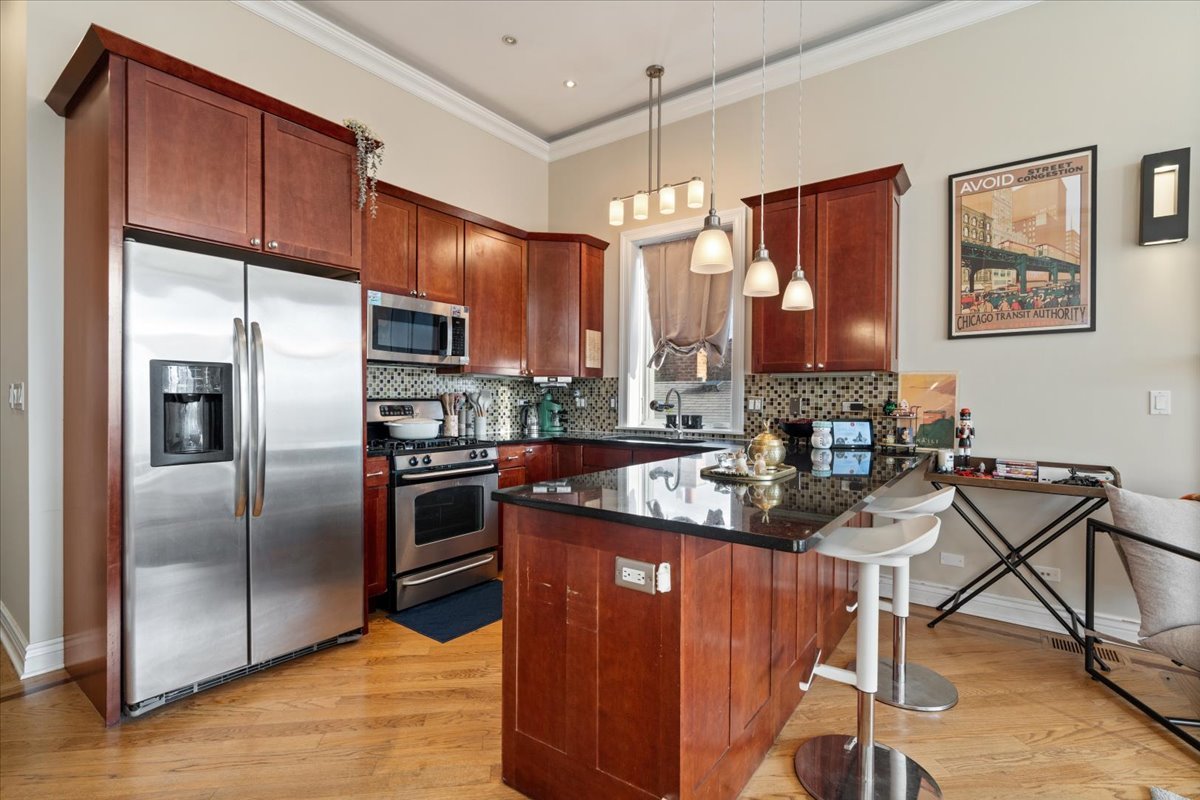 1541 N Artesian Avenue Unit: 3