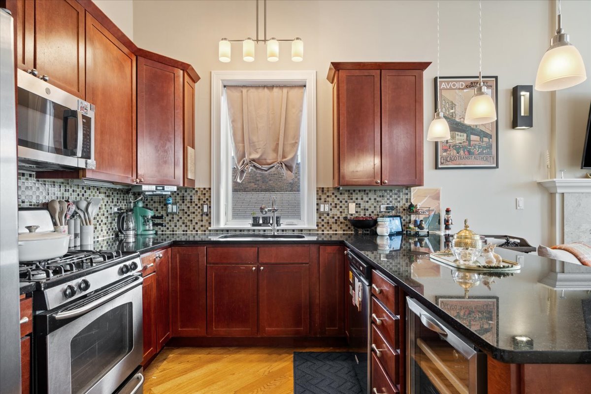 1541 N Artesian Avenue Unit: 3