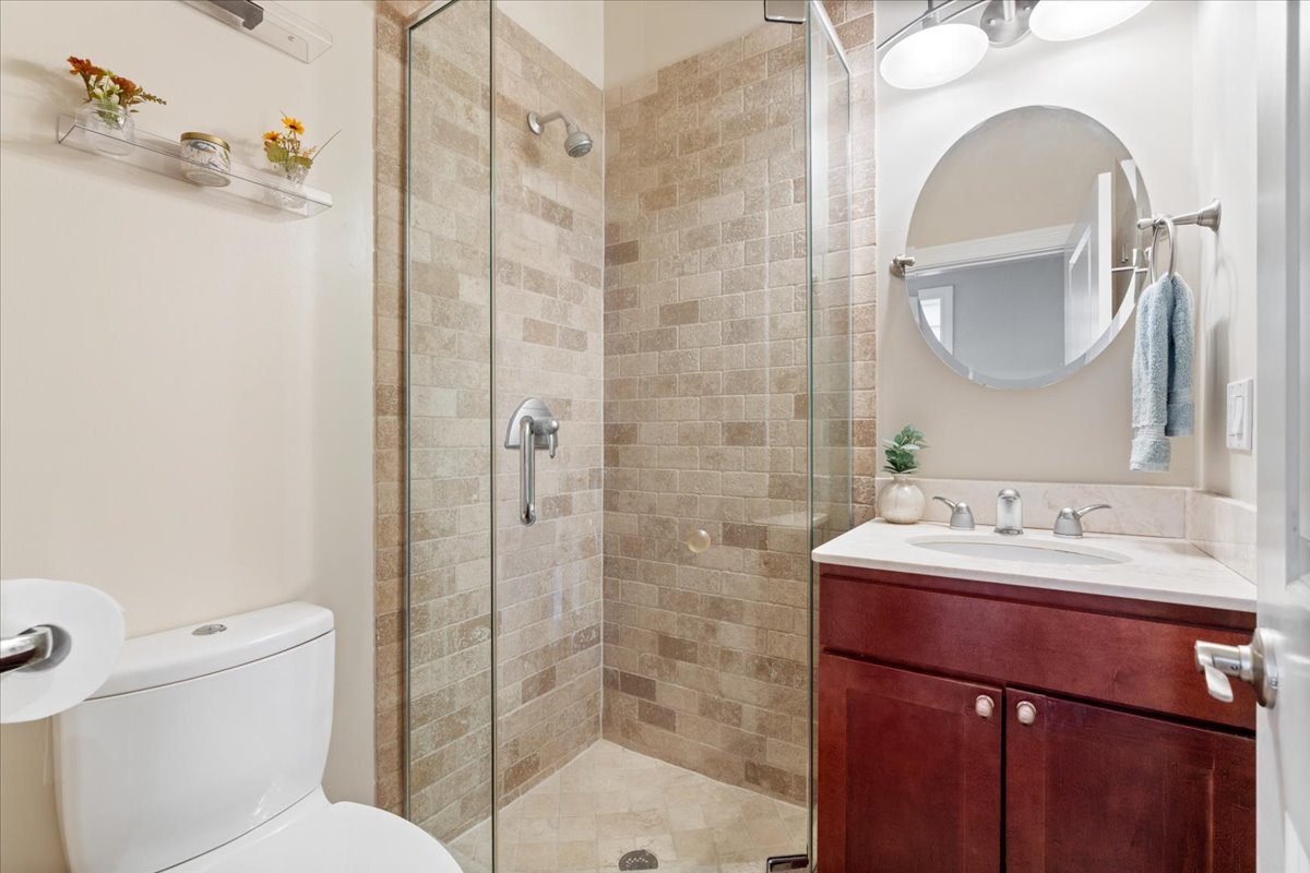 1541 N Artesian Avenue Unit: 3