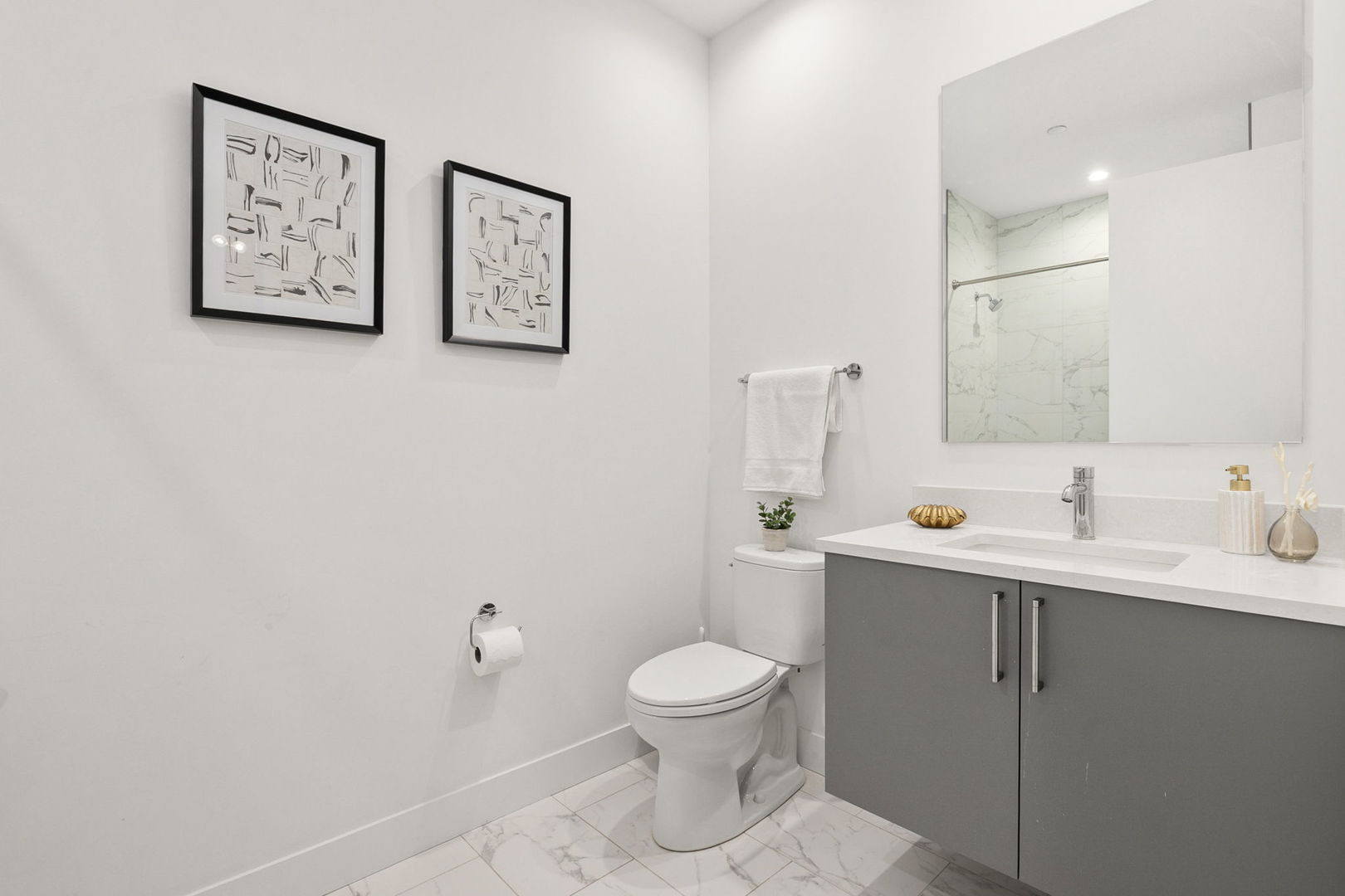 323 S Racine Avenue Unit: 6C
