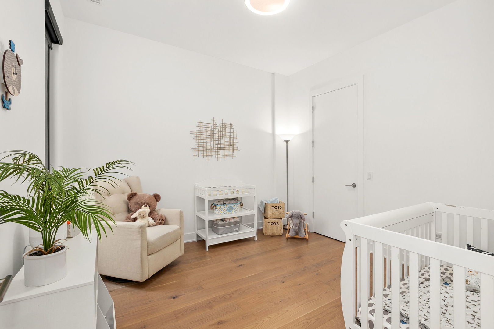 323 S Racine Avenue Unit: 6C