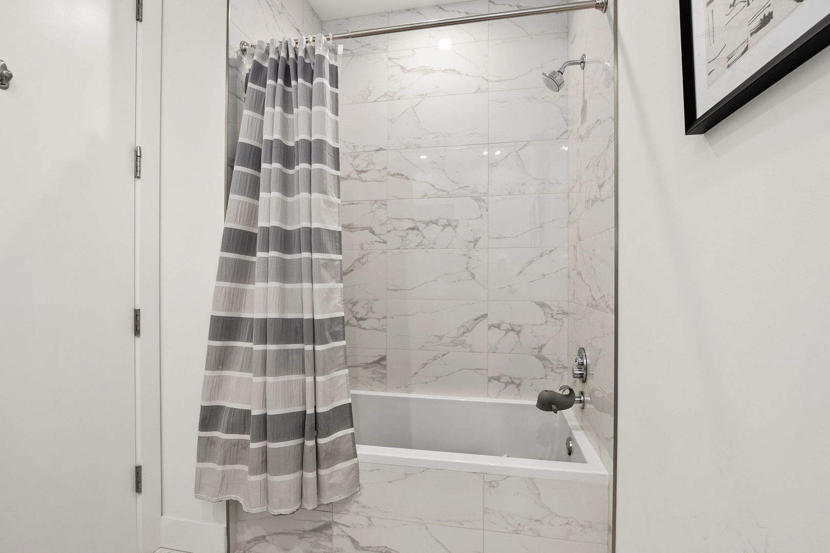 323 S Racine Avenue Unit: 6C