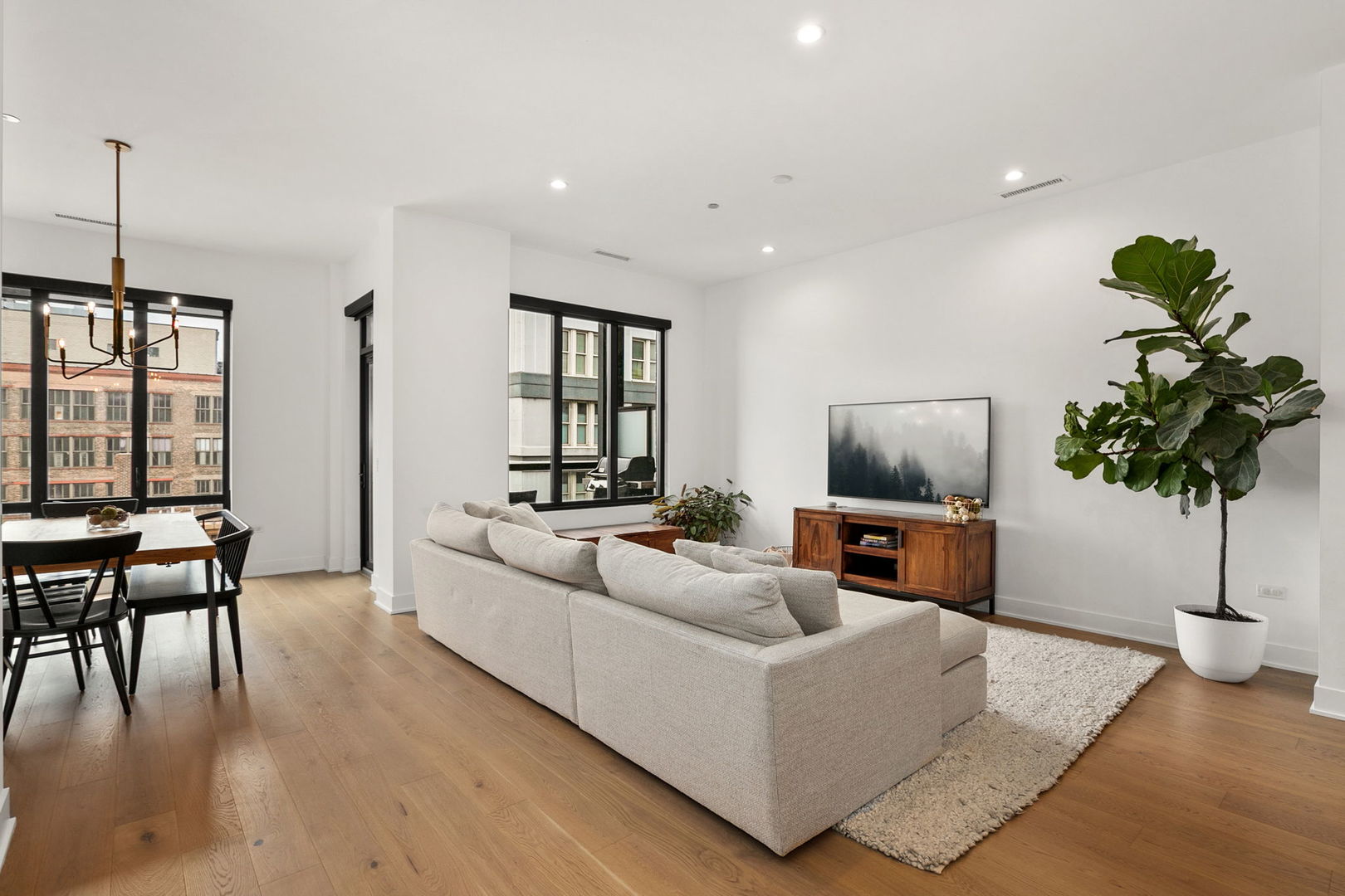 323 S Racine Avenue Unit: 6C