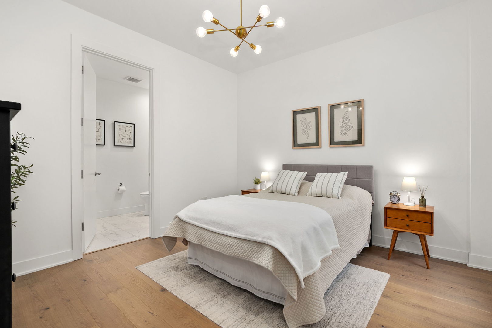 323 S Racine Avenue Unit: 6C