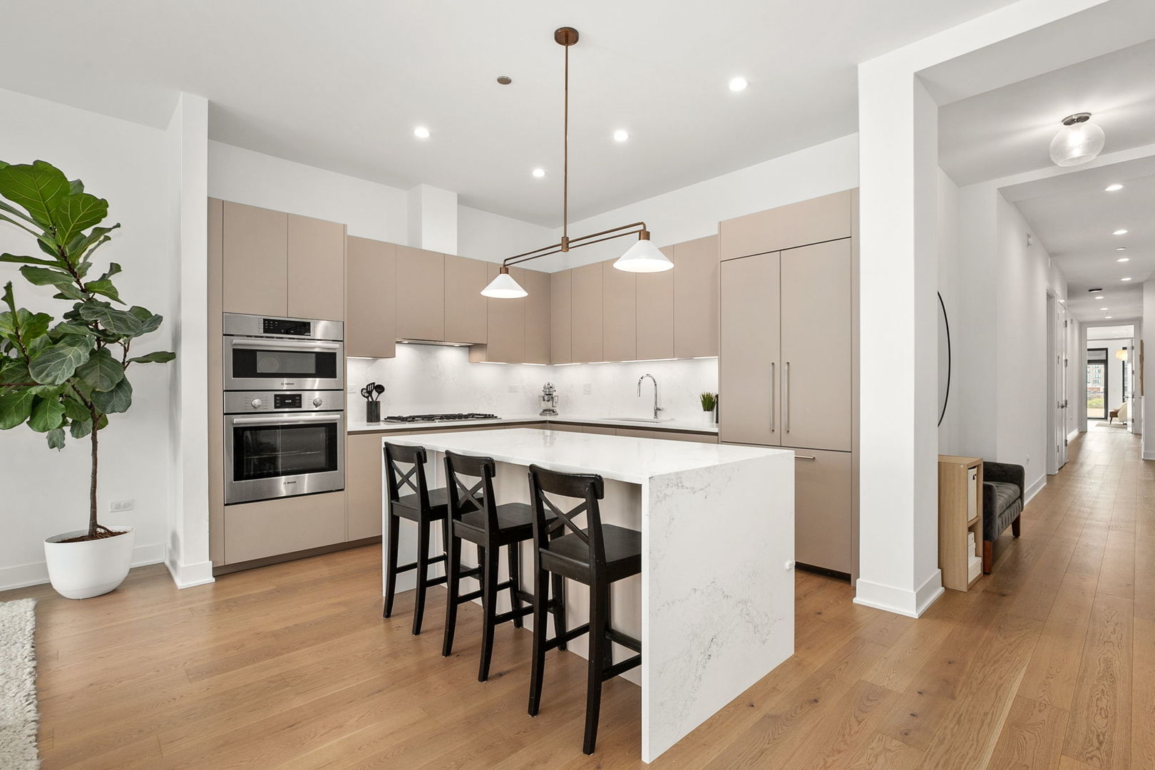 323 S Racine Avenue Unit: 6C
