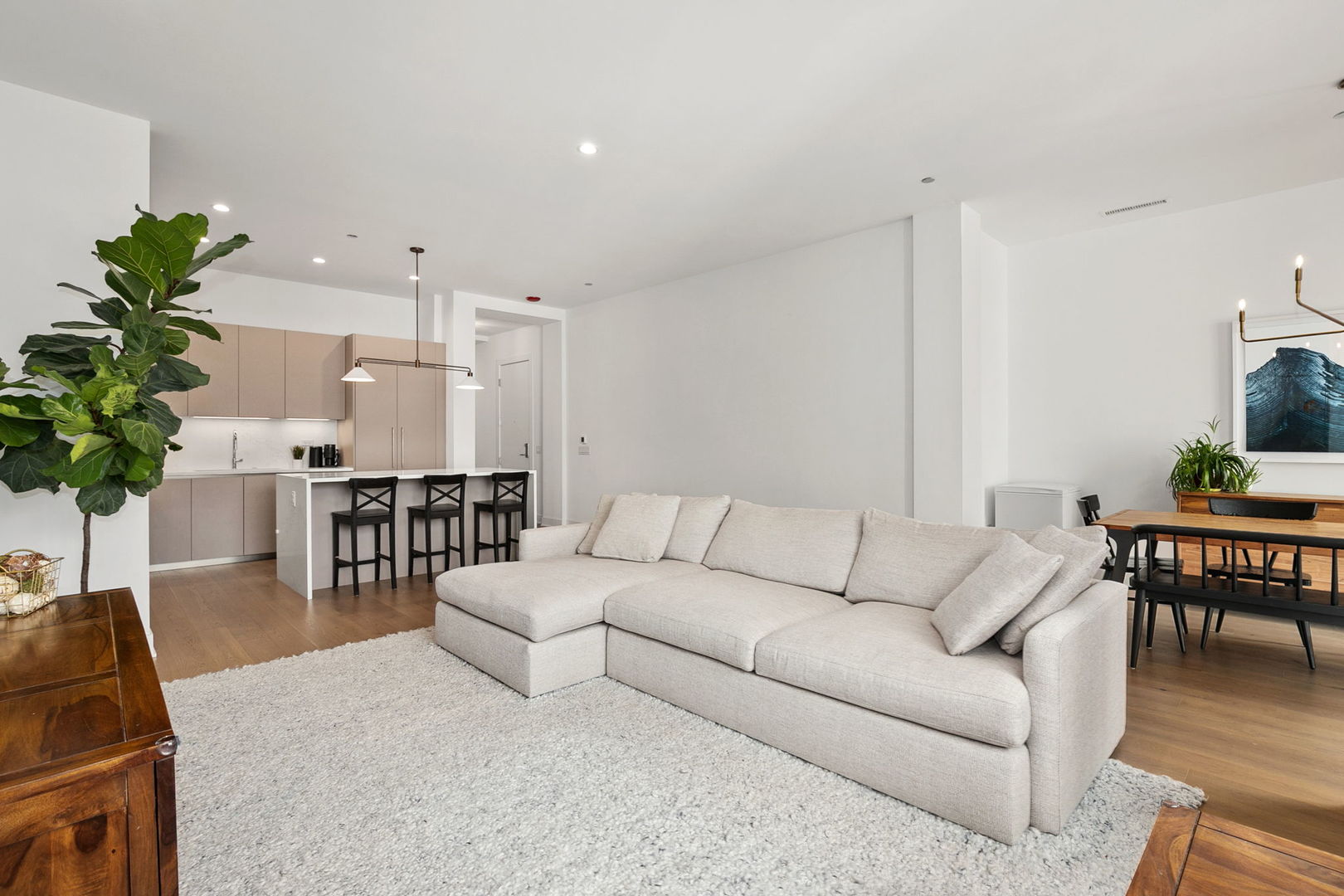 323 S Racine Avenue Unit: 6C
