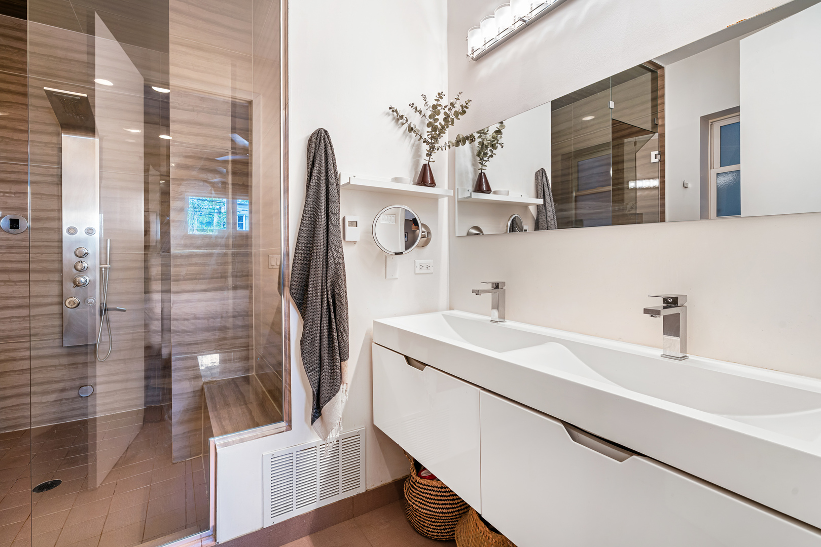 2324 W Huron Street Unit: 1E