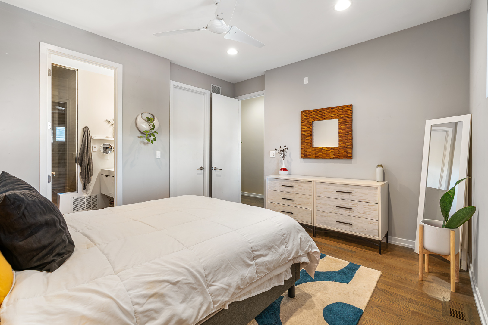 2324 W Huron Street Unit: 1E
