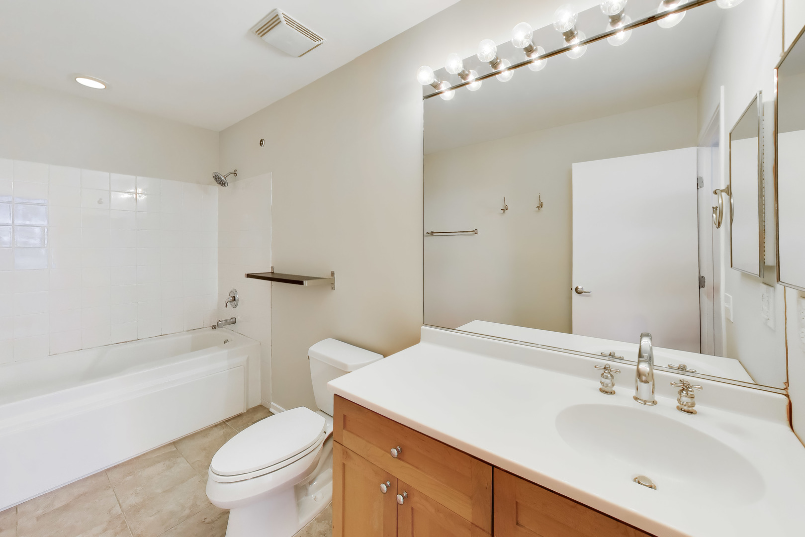 1631 S MICHIGAN Avenue Unit: 506