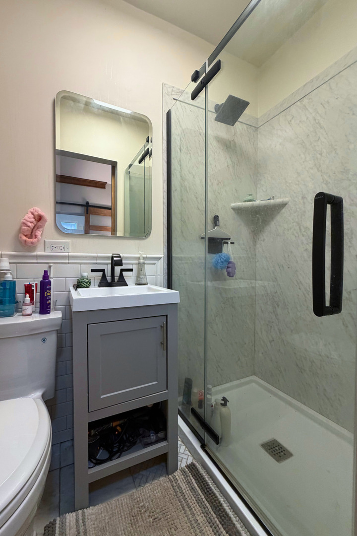 3727 N LAKEWOOD Avenue Unit: 2