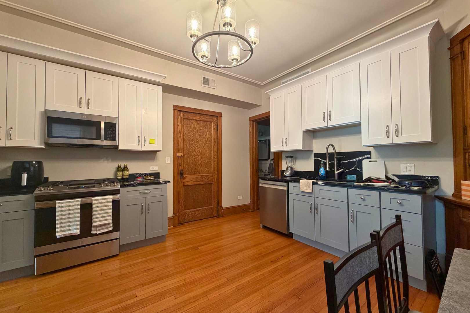 3727 N LAKEWOOD Avenue Unit: 2