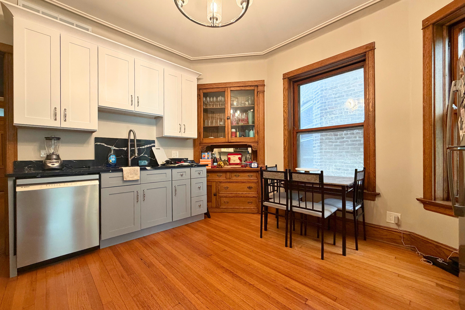 3727 N LAKEWOOD Avenue Unit: 2