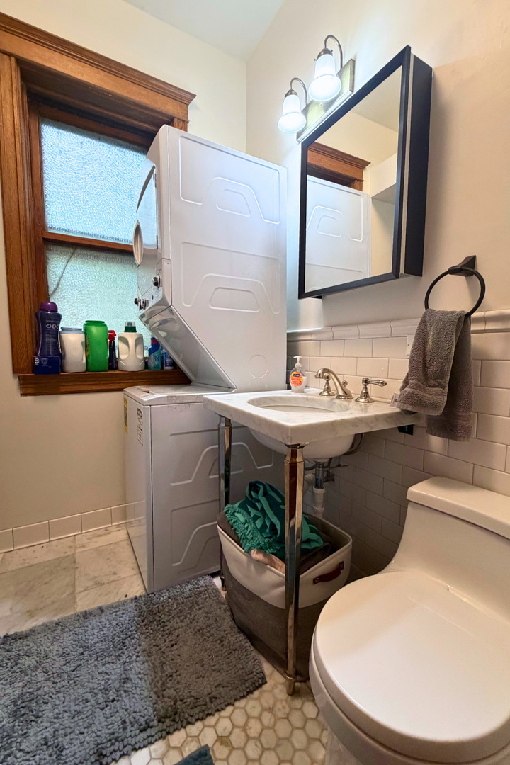 3727 N LAKEWOOD Avenue Unit: 2
