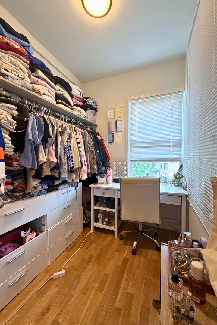 3727 N LAKEWOOD Avenue Unit: 2