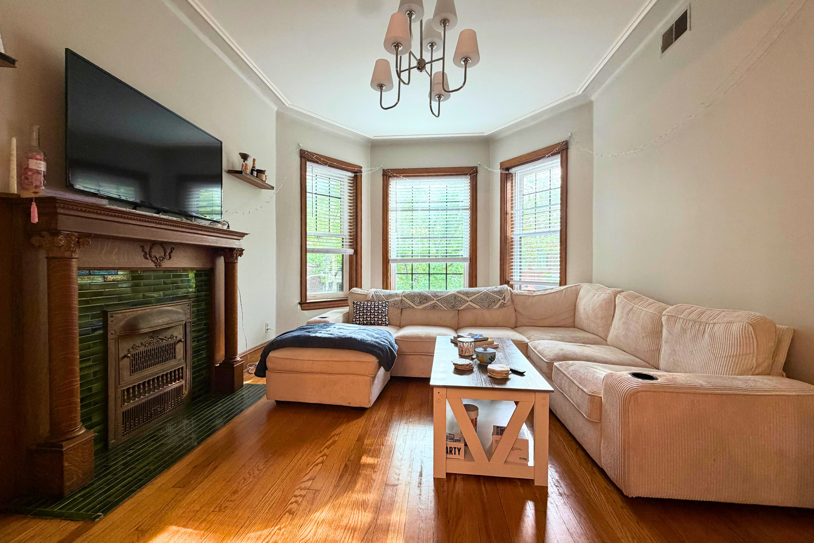 3727 N LAKEWOOD Avenue Unit: 2