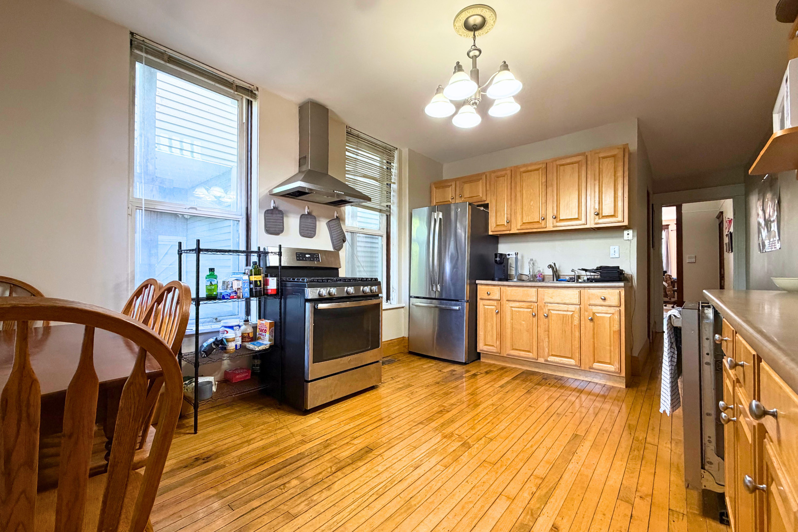 1016 W OAKDALE Avenue Unit: 1