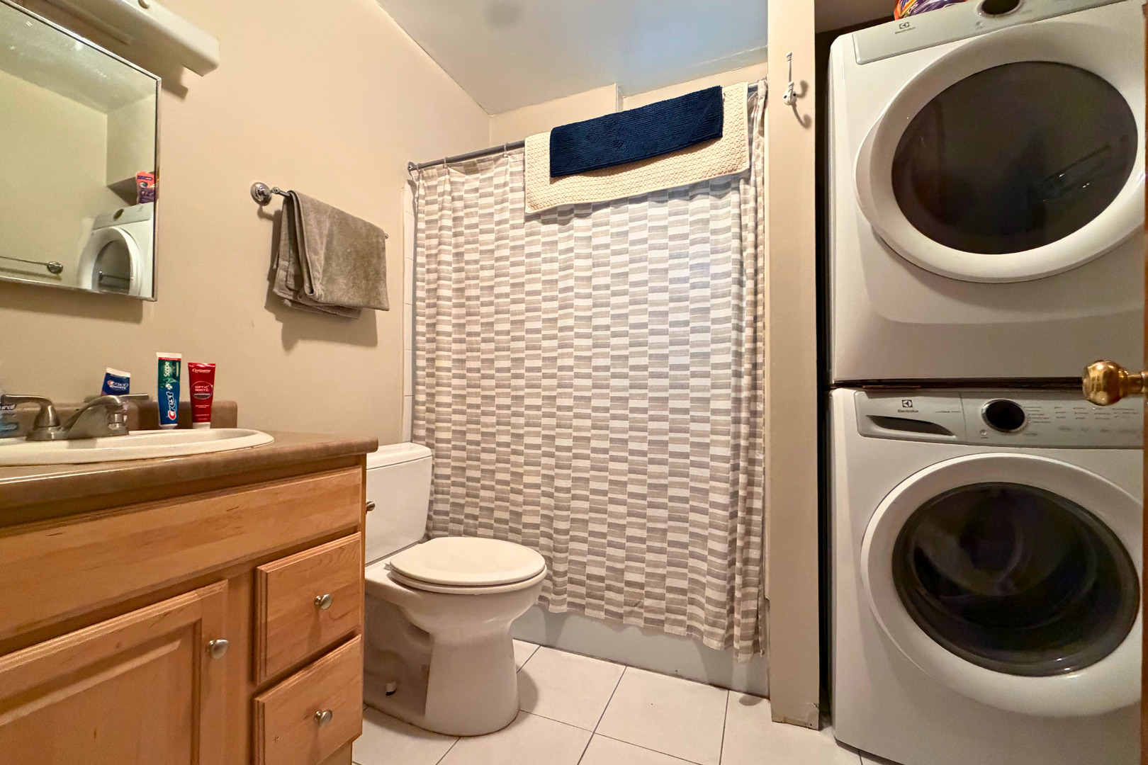1016 W OAKDALE Avenue Unit: 1