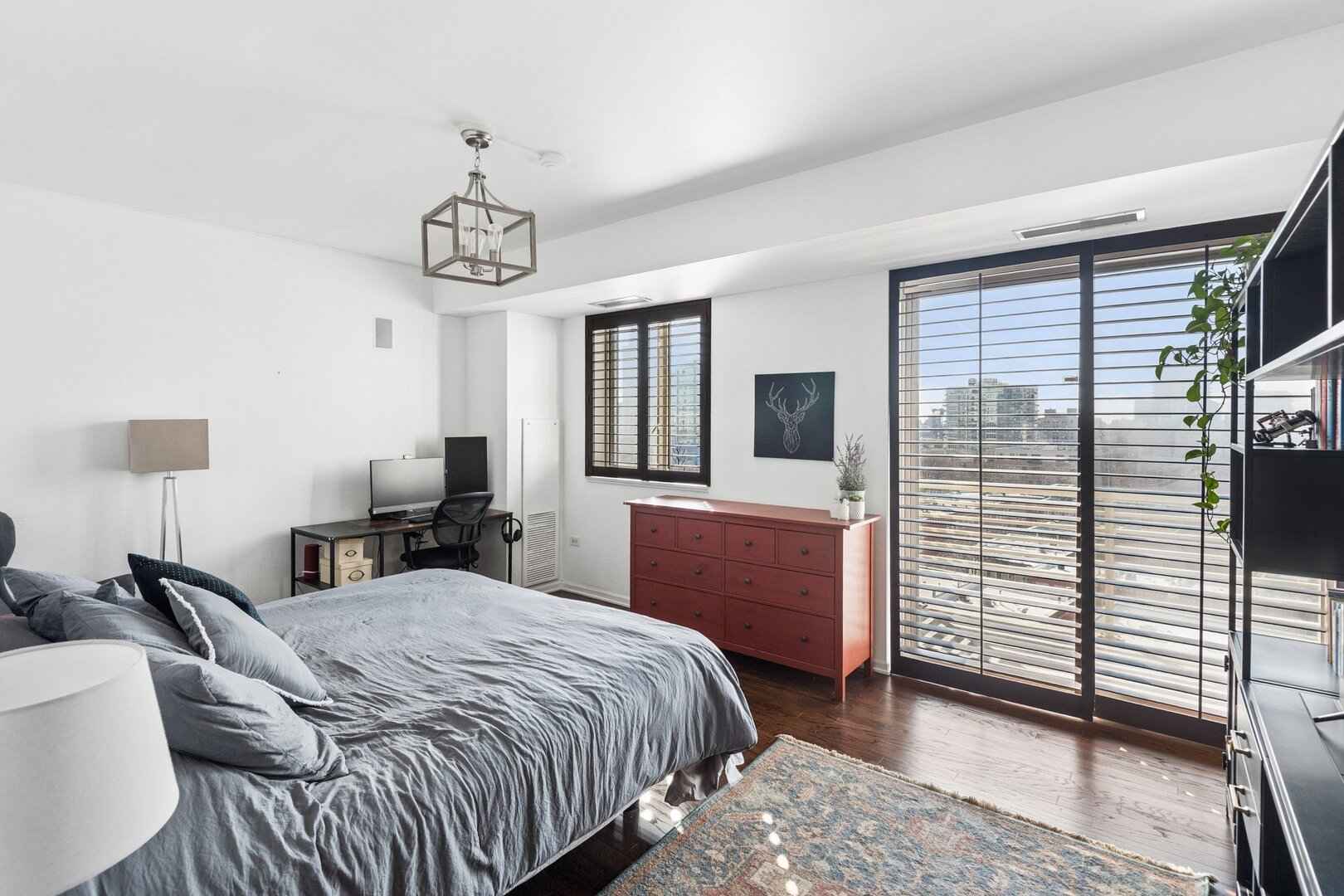 1515 S Prairie Avenue Unit: 914