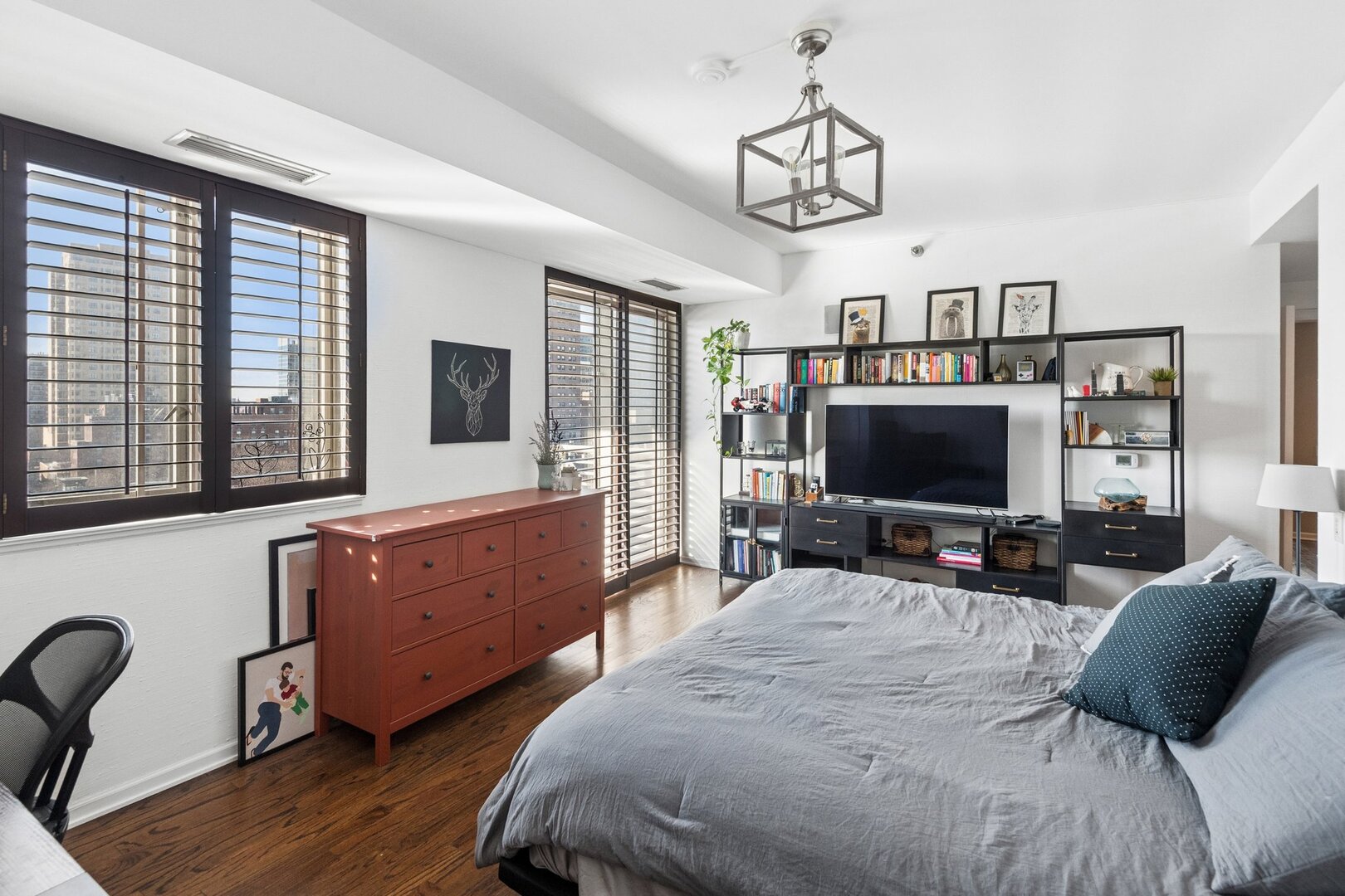 1515 S Prairie Avenue Unit: 914
