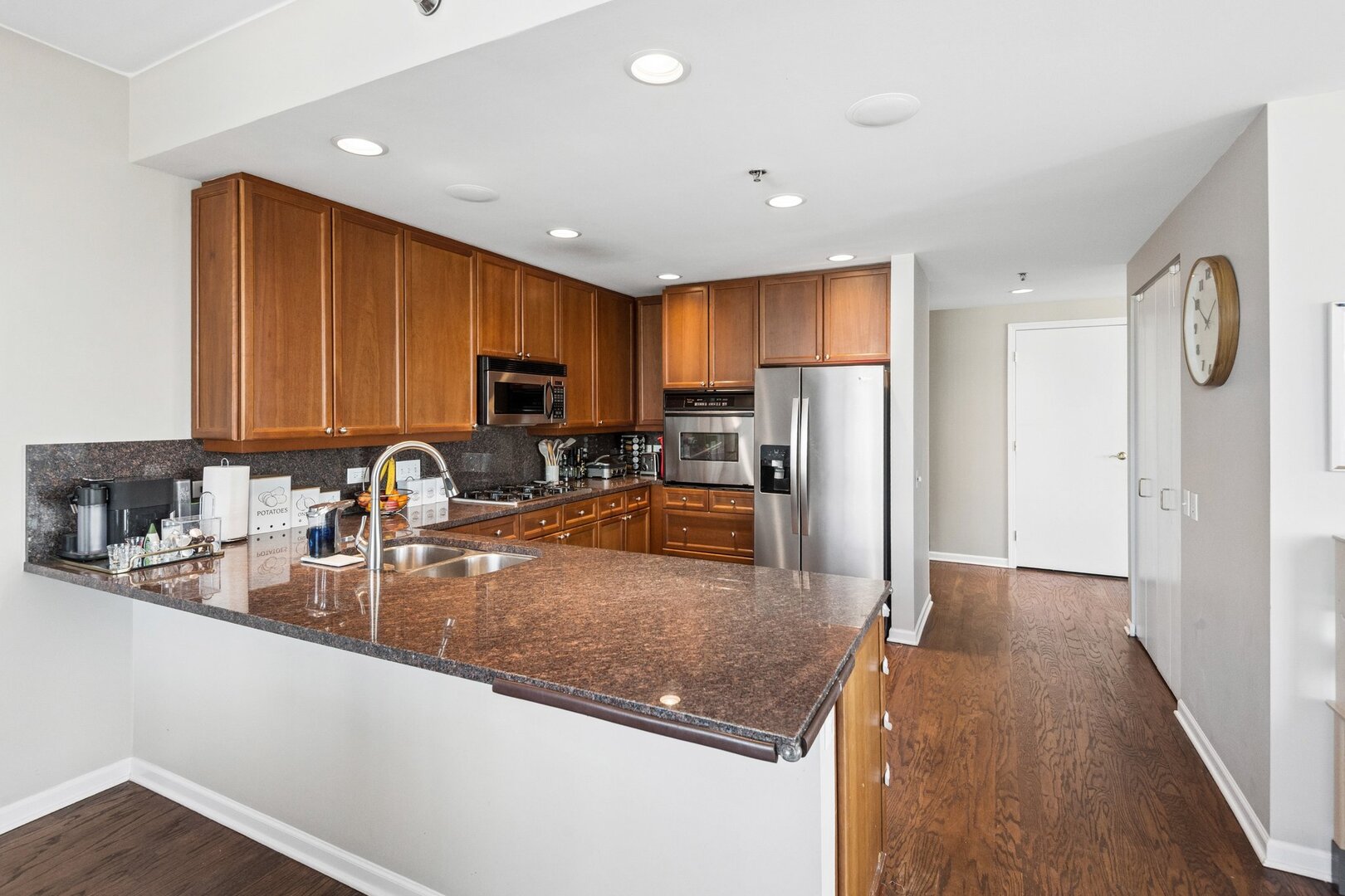1515 S Prairie Avenue Unit: 914