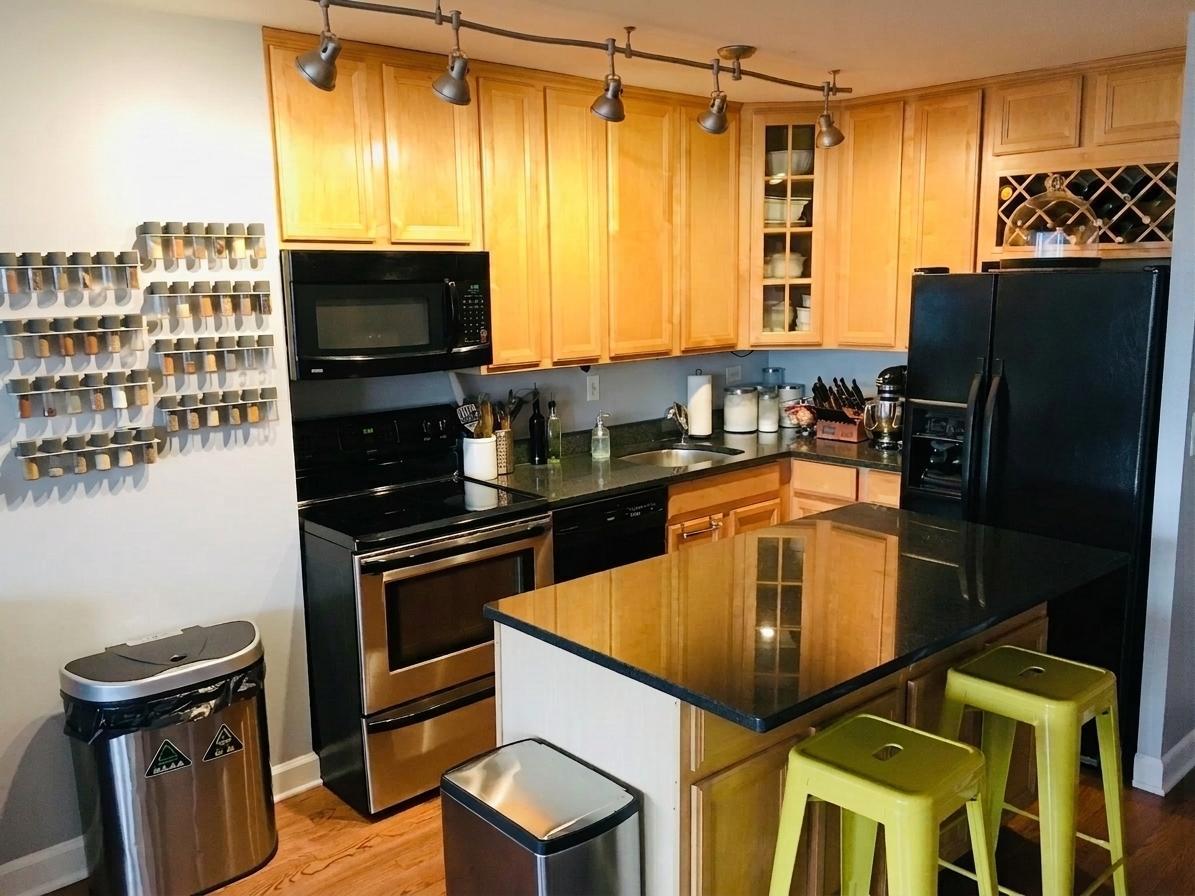 720 W Gordon Terrace Unit: 17C