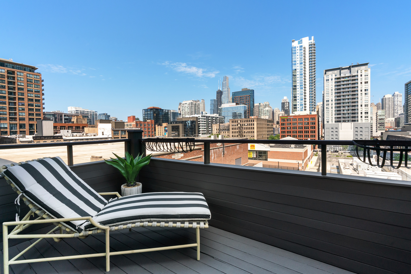 420 W Grand Avenue Unit: 5D